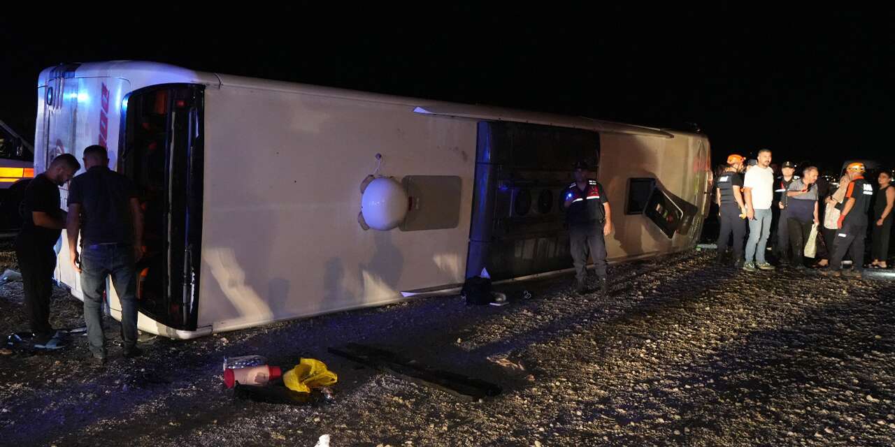 Otobüs kazasında bilanço ortaya çıktı: 40 kişi yaralandı!