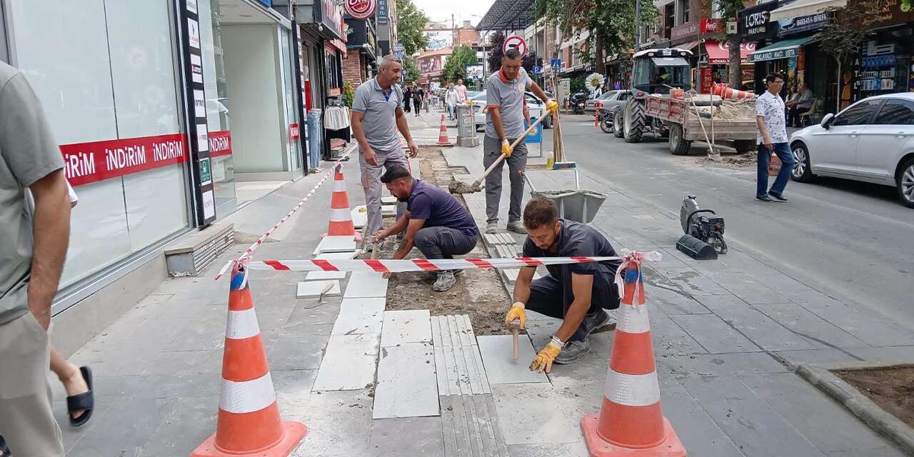Zafer Caddesi’nde yenileme çalışmaları başladı