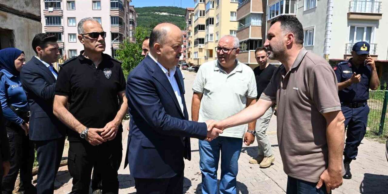 Selden etkilenen Cide’de hasar tespit ve temizlik çalışmaları sürüyor