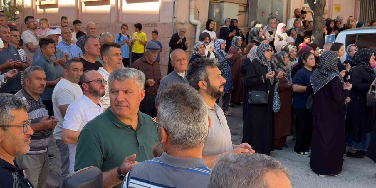 Tosya’da 19 kişilik umre kafilesi dualarla uğurlandı