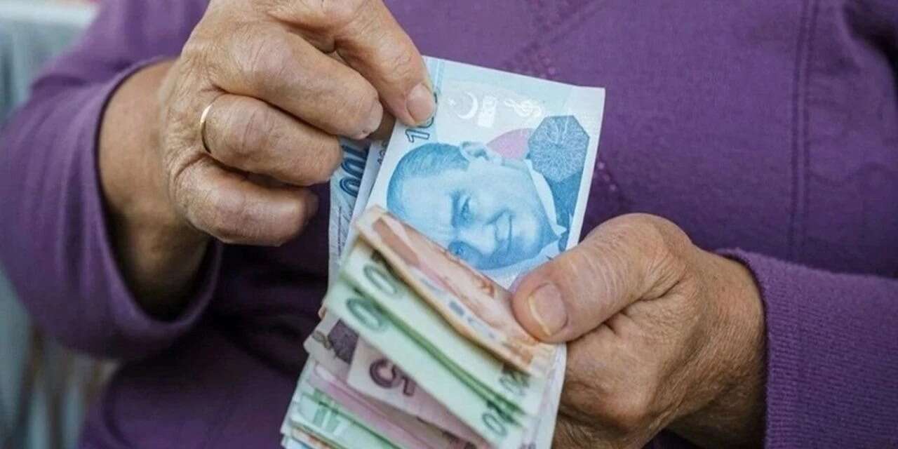 Emeklilere müjde! 3 Bin 552 TL maaş farkı hesaplara yatıyor