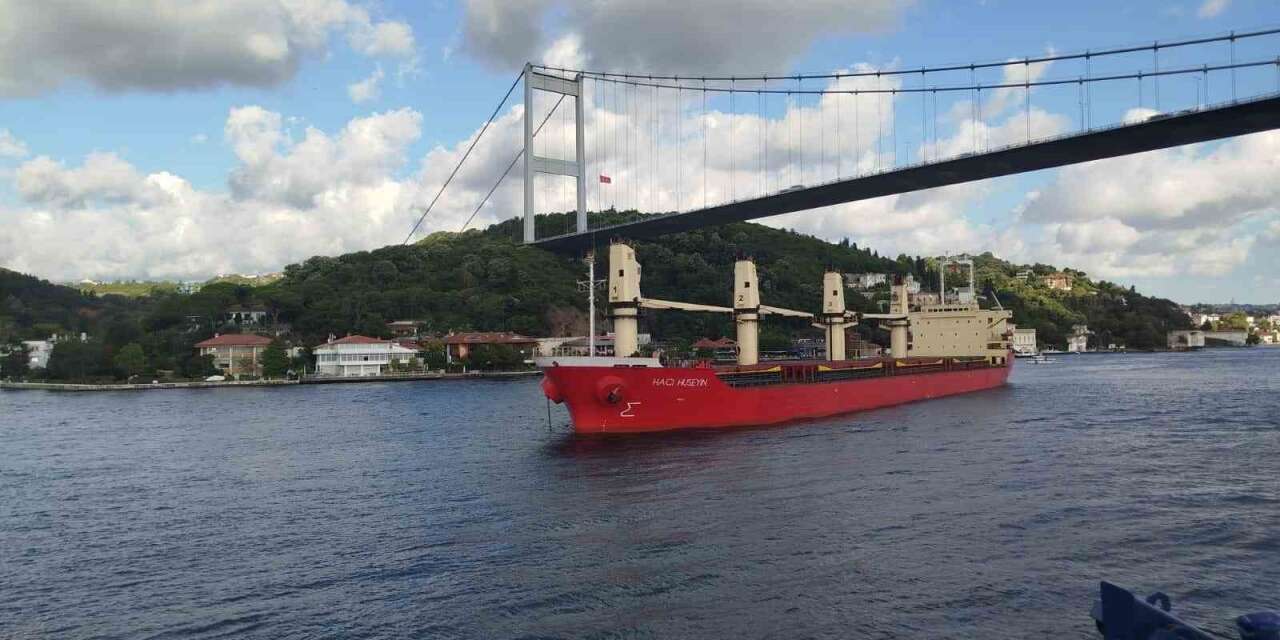 İstanbul Boğazı’nda gemi arızası nedeniyle trafik çift yönlü geçici olarak askıya alındı