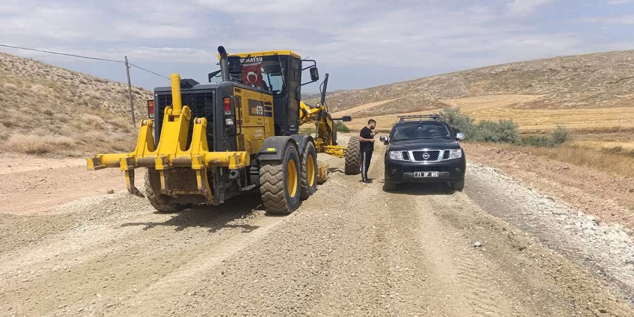 Köylerde hizmet seferberliği: Kilit parke, asfalt yapılıyor