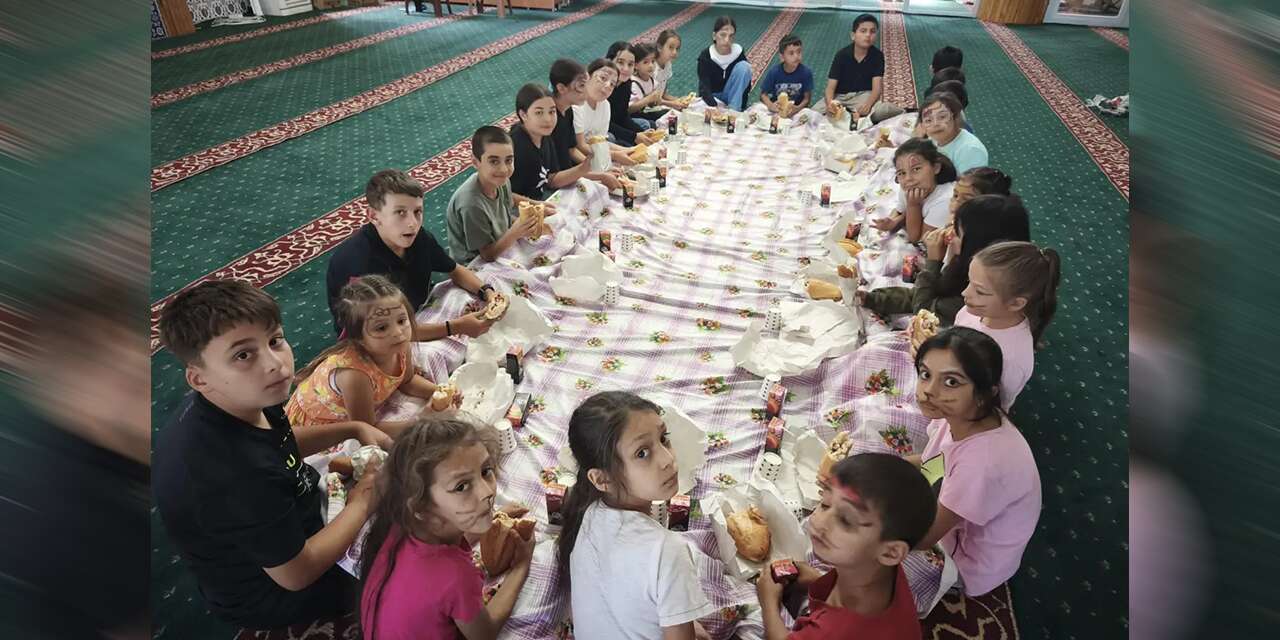 Güzelyurt Köyü Camii’nde öğrencilerine anlamlı hediyeler