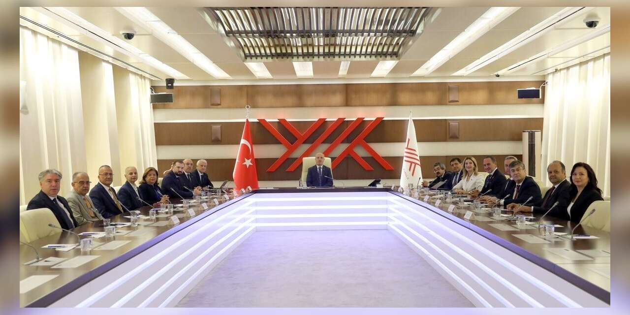 Yeni rektörlerin mazbataları verildi
