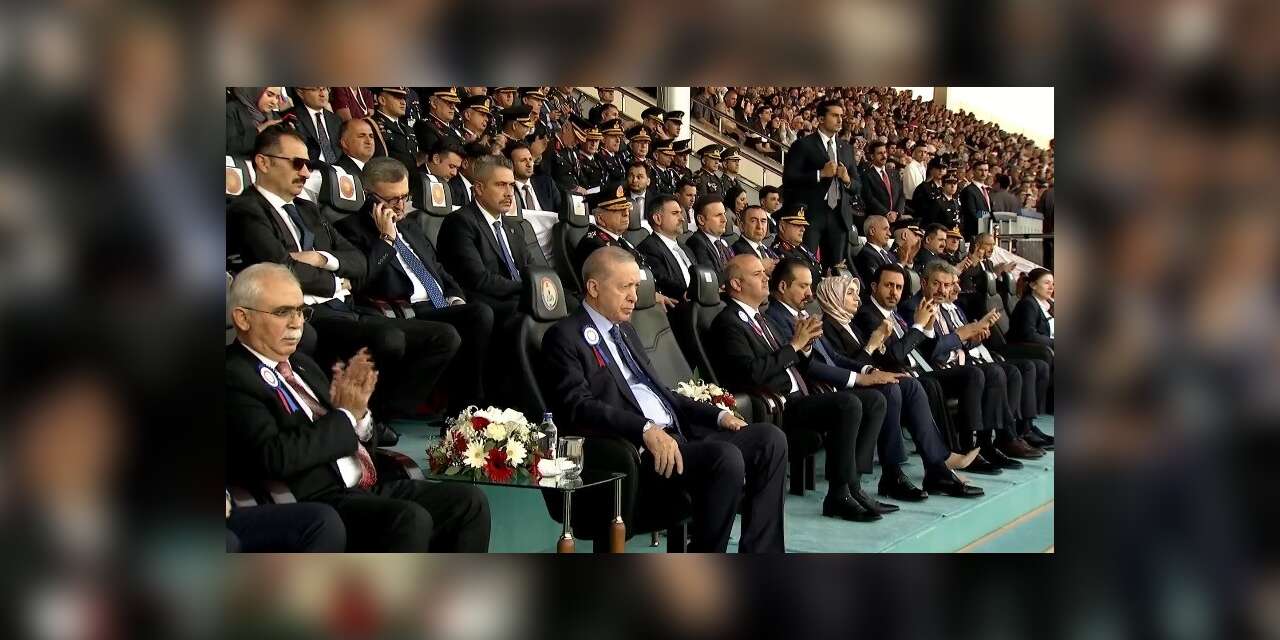 Bakan Çiftçi: "Toplamda 5 bin 915 genç kardeşimizi Jandarma ve Sahil Güvenlik teşkilatlarımıza uğurluyoruz"