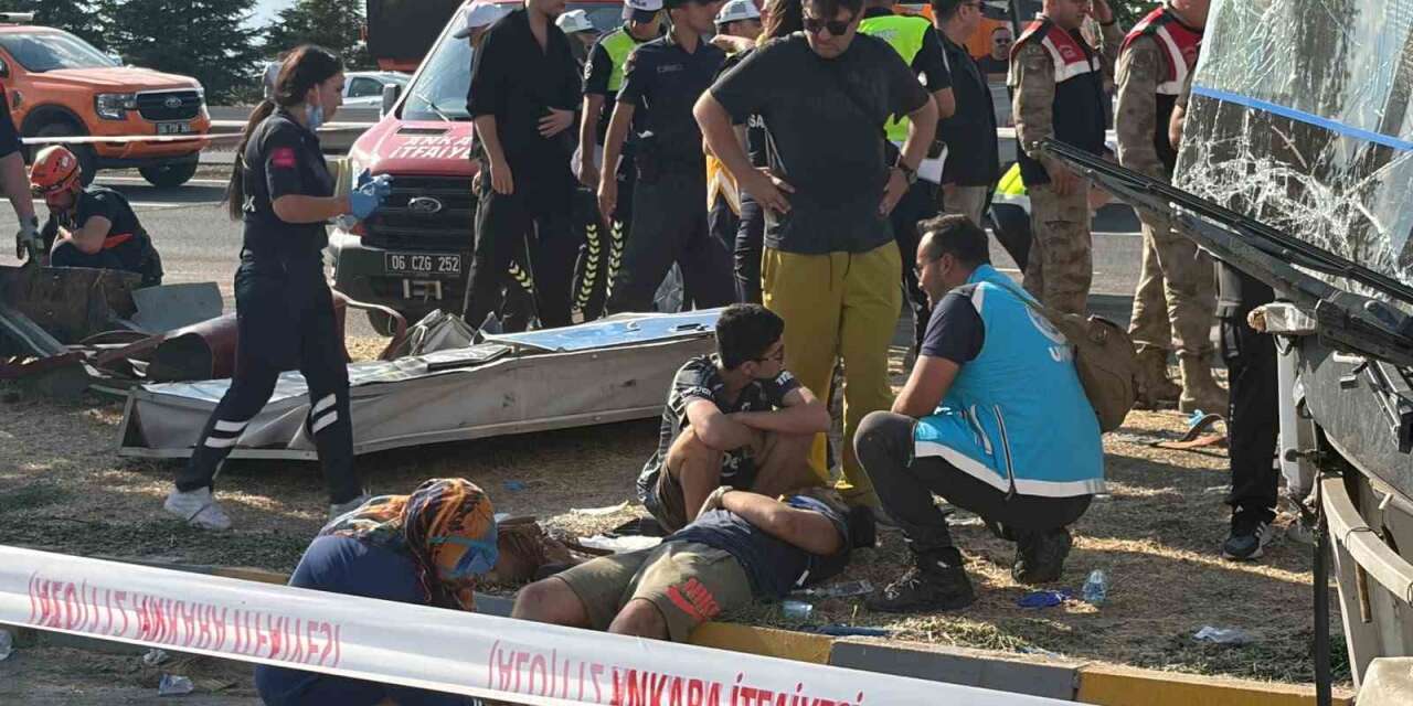 Ankara’da midibüs ile kamyon çarpıştı: 1 ölü, 16 yaralı