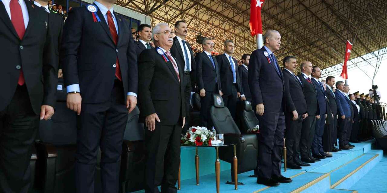 Erdoğan: “Birileri 30 yıl öncesine takılı kalırken, biz yeni sistemin kutup başlarından biri olmak için çalışıyoruz”