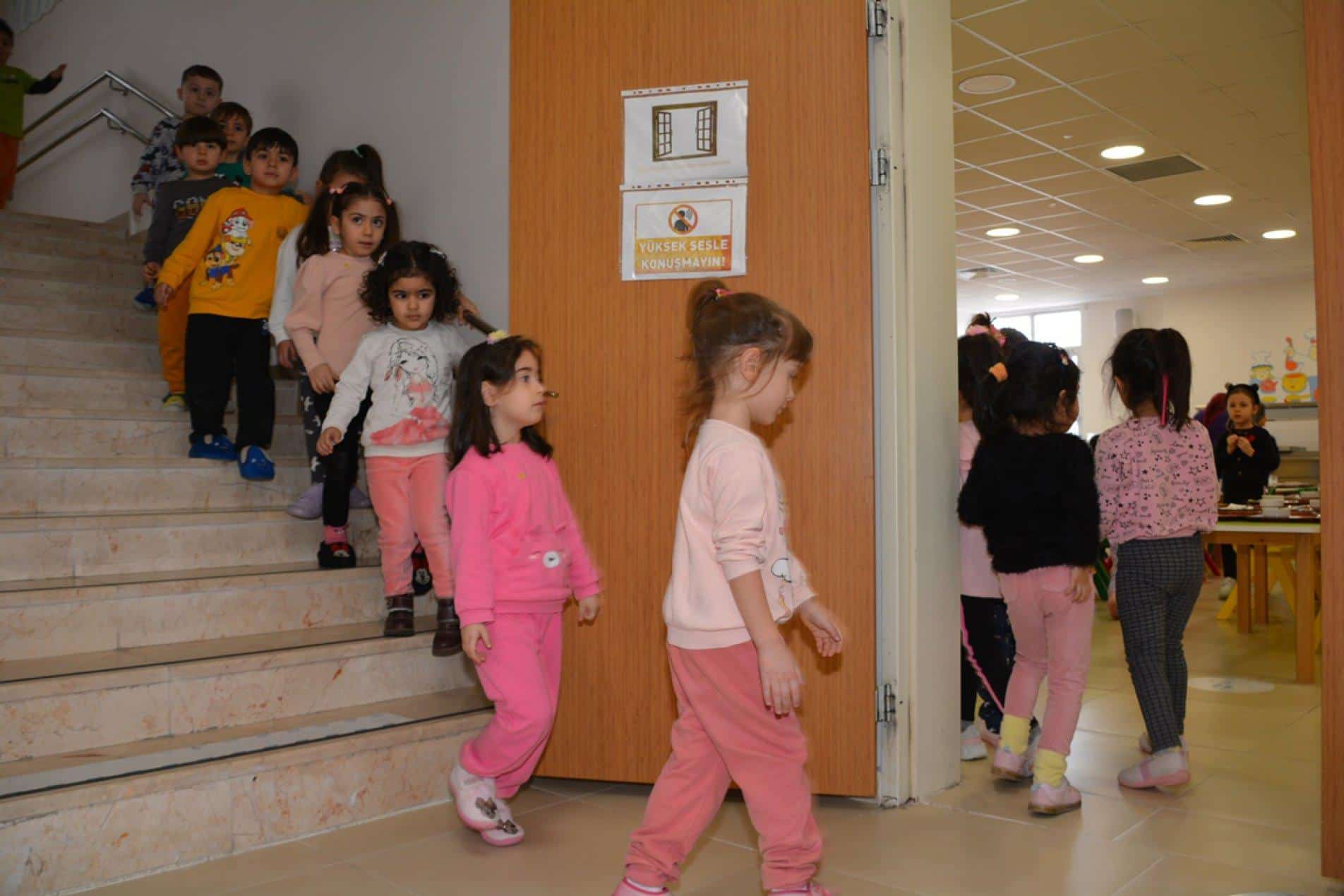 TRAVMANIN İZLERİ SİLİNMEYE ÇALIŞILIYOR