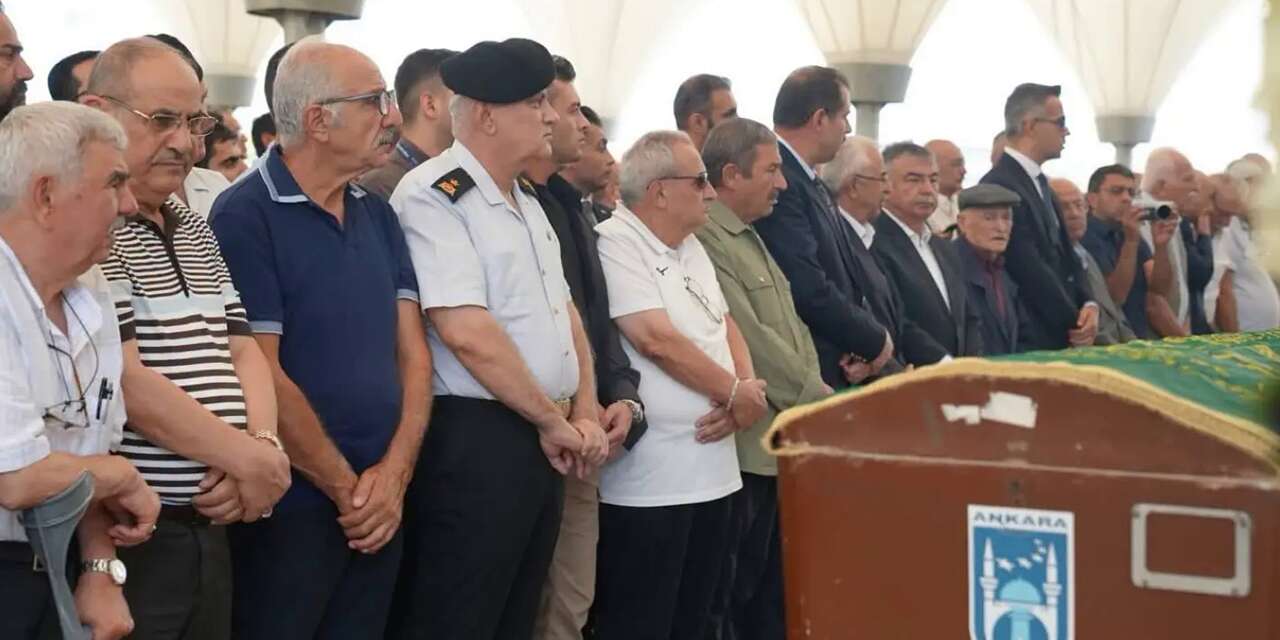 Kırıkkale Eski Valisi Ali Kolat’ın Eşi İlksan Kolat son yolculuğuna uğurlandı