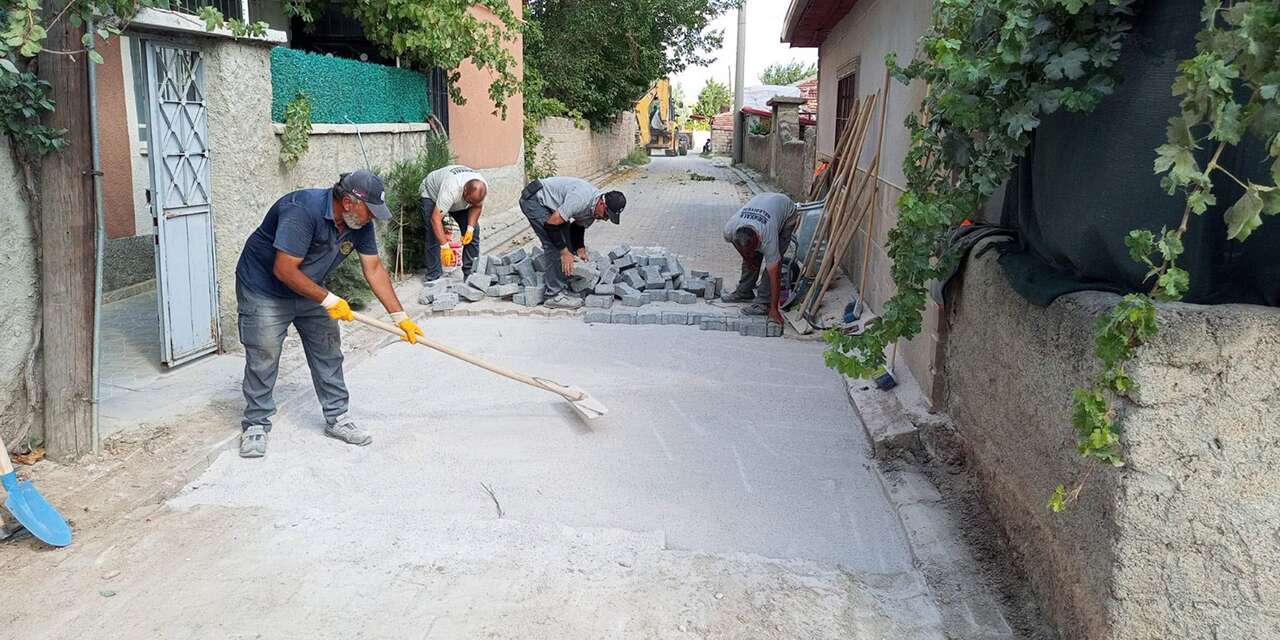 Kırıkkale Belediyesi’nden mahallelerde kilitli parke taşı çalışmaları