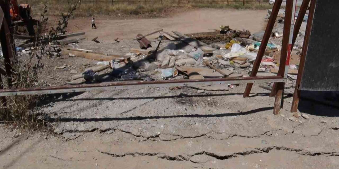İnşaat sebebiyle ’yol yarıldı’ iddiası