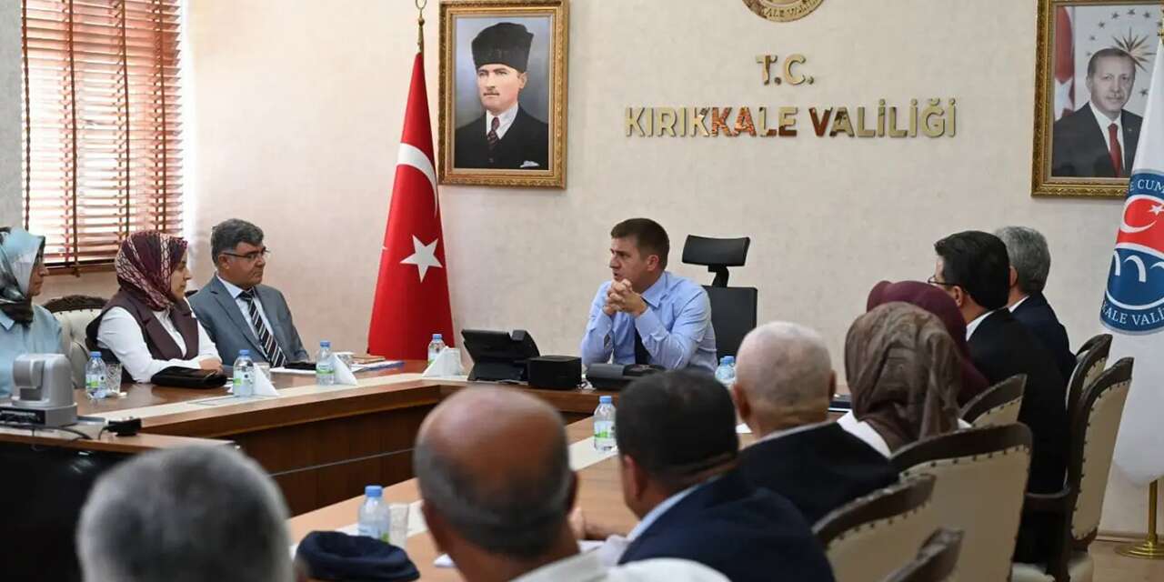 Kırıkkale Valisi Sarıibrahim muhtarlarla bir araya geldi