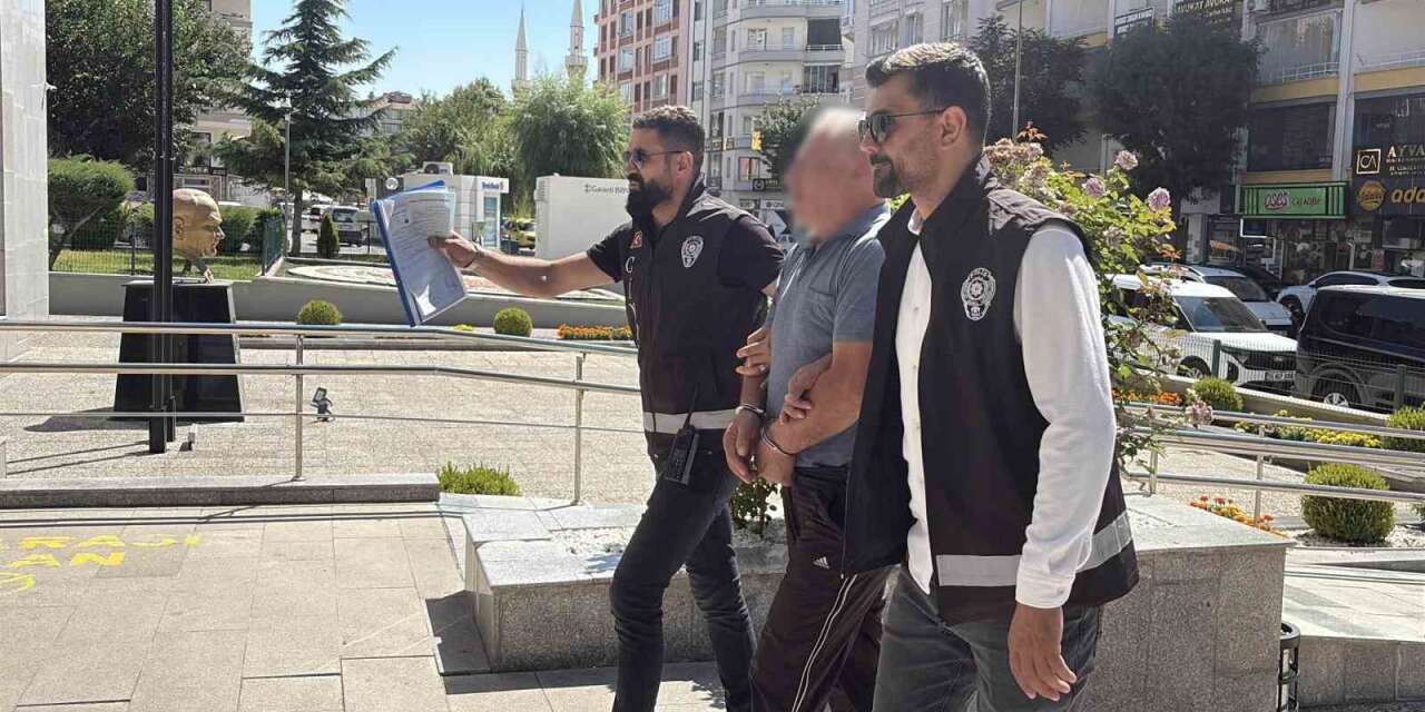 Tartıştığı kişiyi bıçaklayarak öldüren zanlı adliyeye sevk edildi