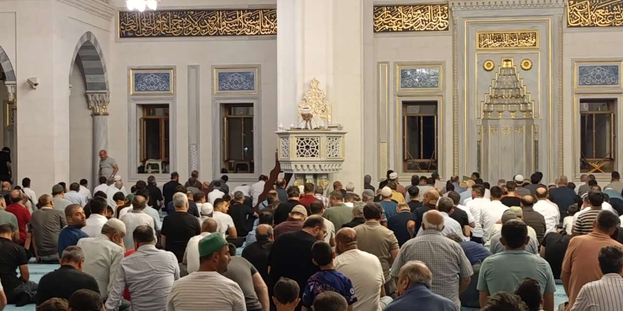 Kırıkkale’de Nur Camii’nde Mevlid Kandili coşkusu: Dualar semaya yükseldi