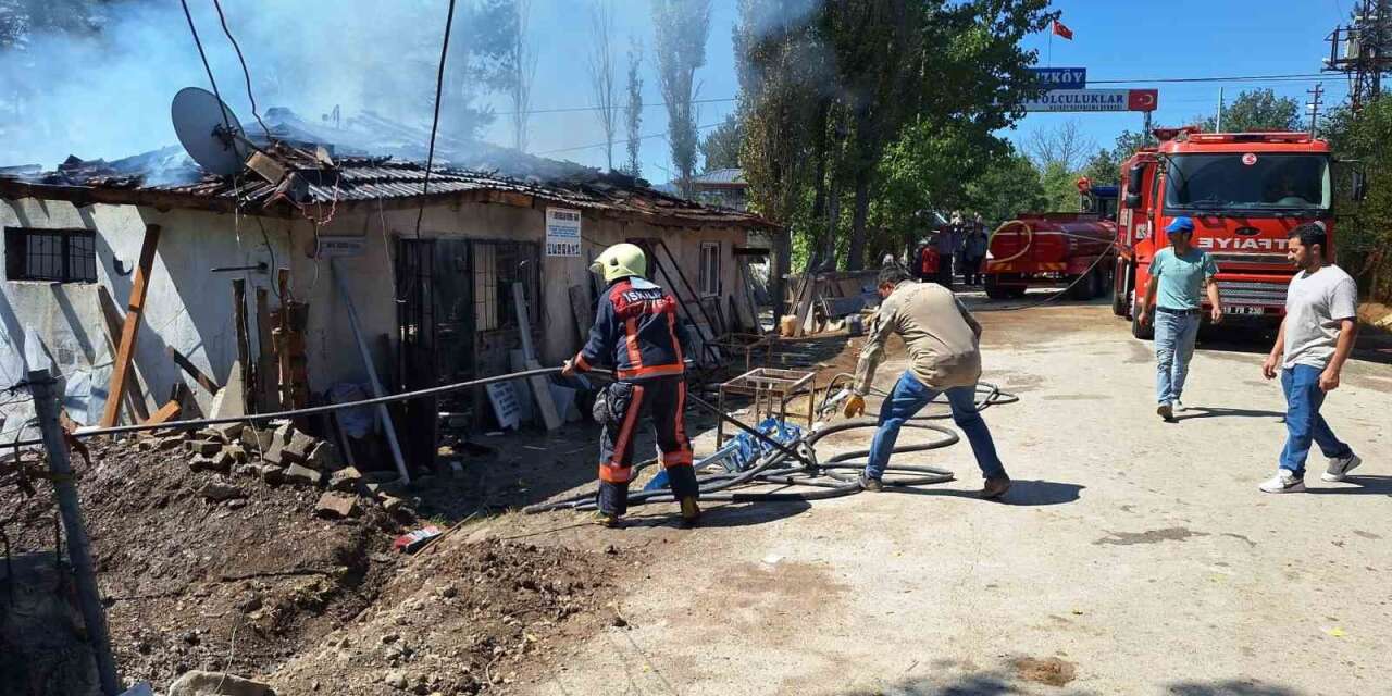 Çorum’da alevlere teslim olan mermer atölyesi kullanılamaz hale geldi