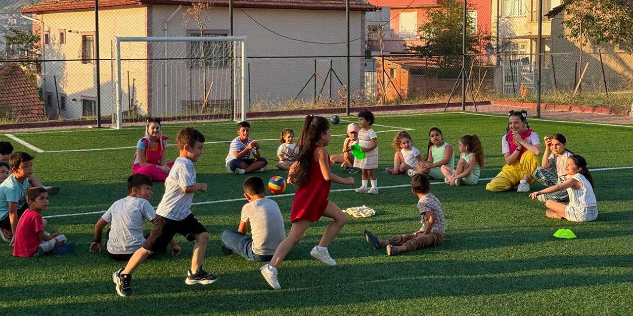 Mahalleler çocuk kahkahaları ve eğlence dolu