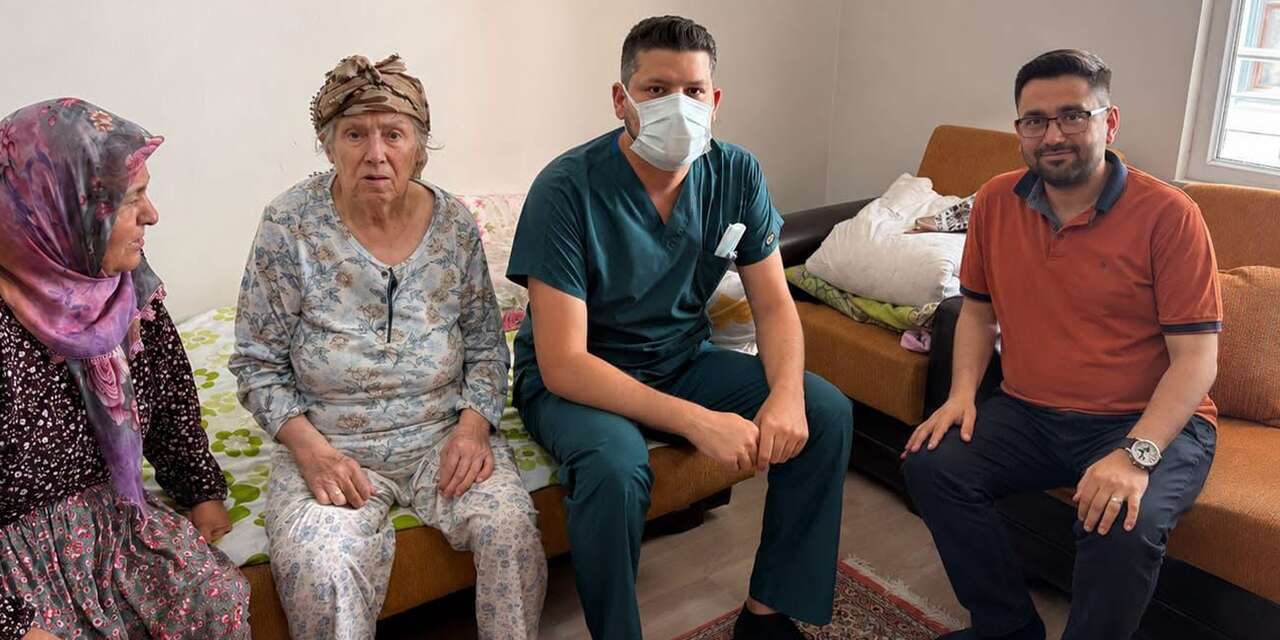 Evde sağlık hizmeti ulaşmadık kapı bırakmıyor