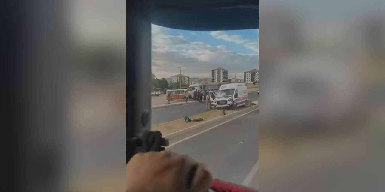 Polatlı’da ambulans ile otomobil çarpıştı: 5 yaralı