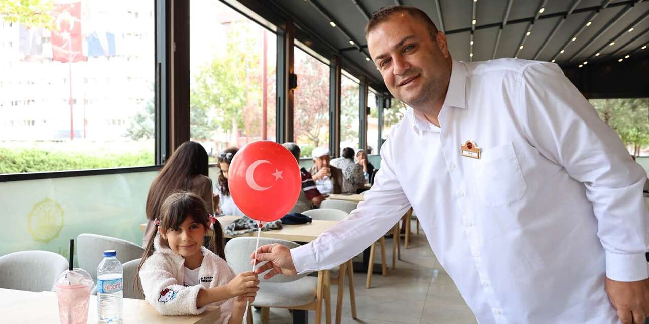 Belediye ekiplerinden 30 Ağustos sürprizi