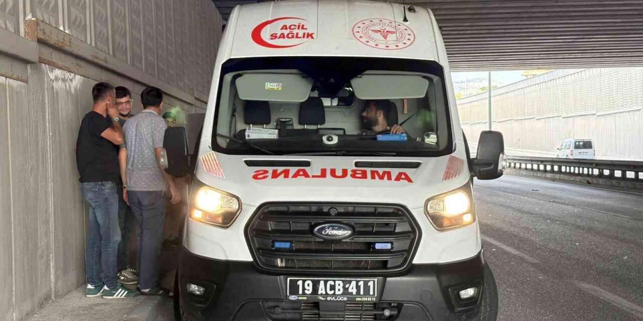 Kamyondan yola düşen demir parçası kazaya neden oldu: 1 yaralı