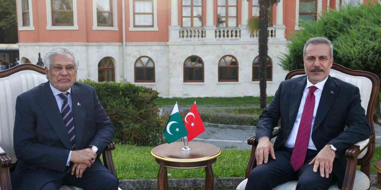 Bakan Fidan, Pakistanlı mevkidaşı Dar ile bir araya geldi