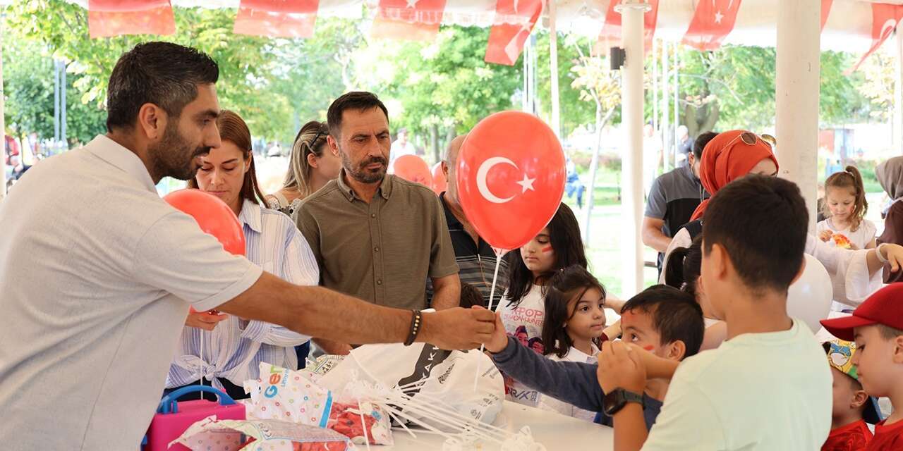 Bayram coşkusu çocukların renkleriyle buluştu