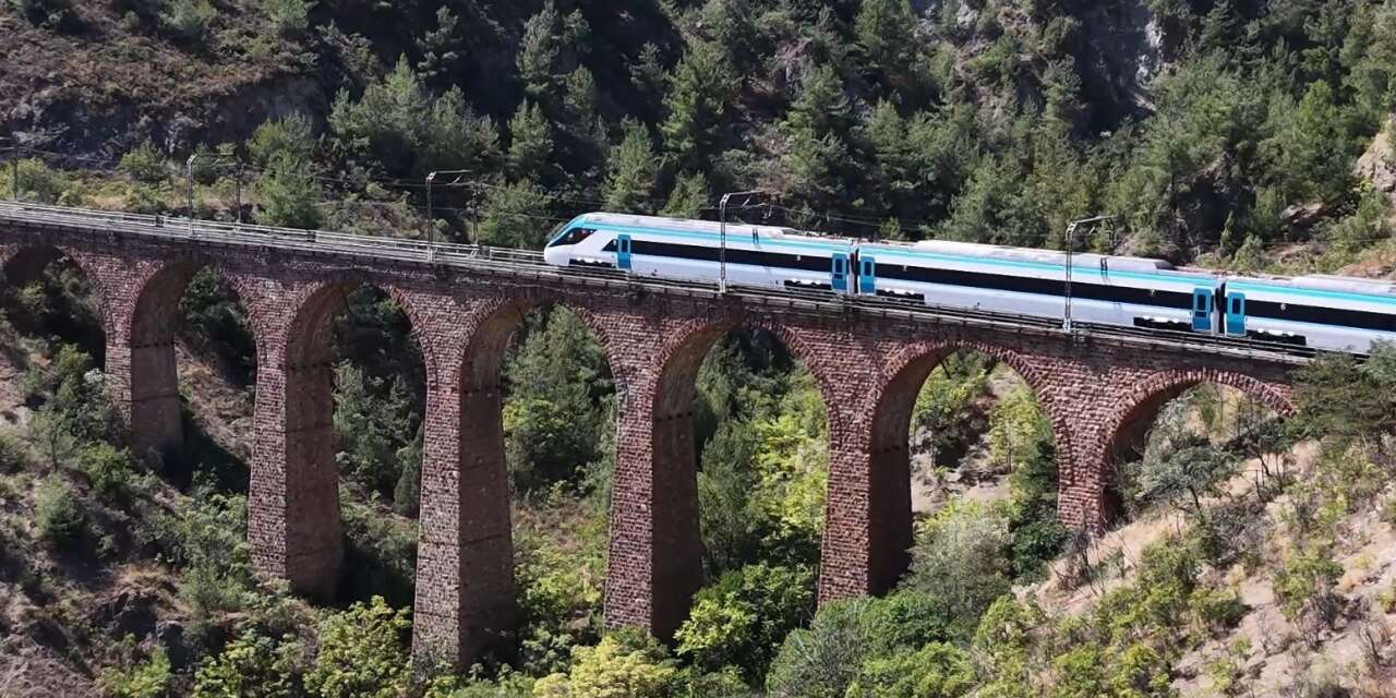 Milli Elektrikli Hızlı Tren’imiz saatte 250 kilometre hıza ulaştı