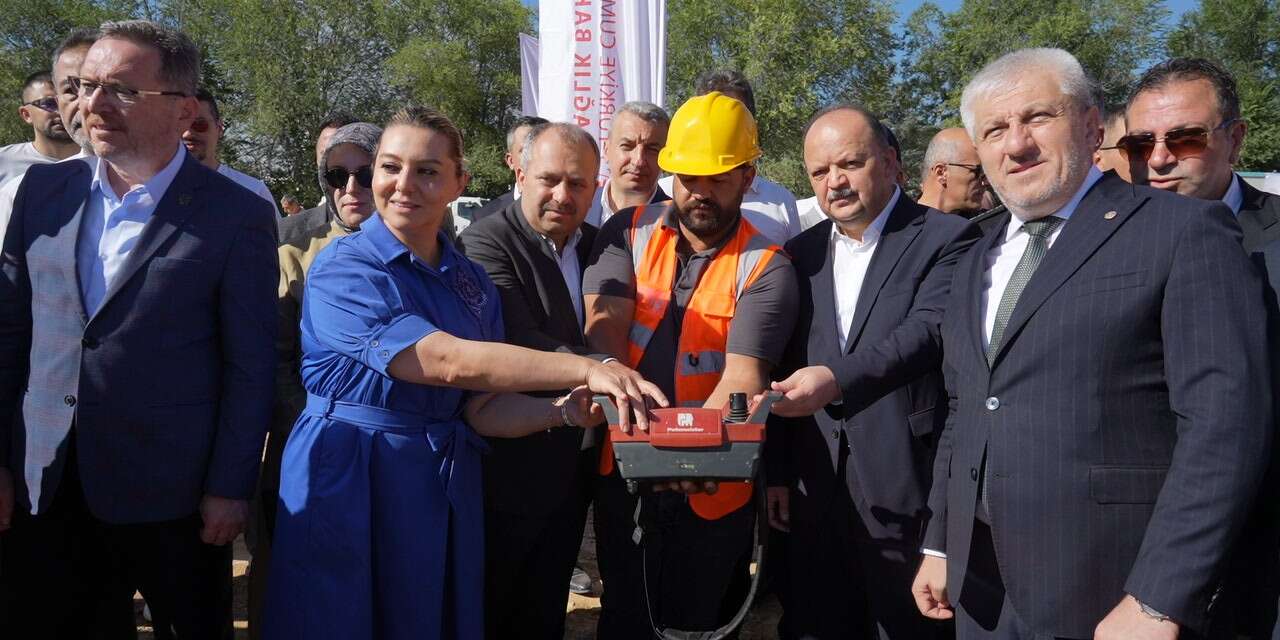Kastamonu’da 300 milyon yatırımla inşa edilecek semt polikliniğinin temeli dualarla atıldı