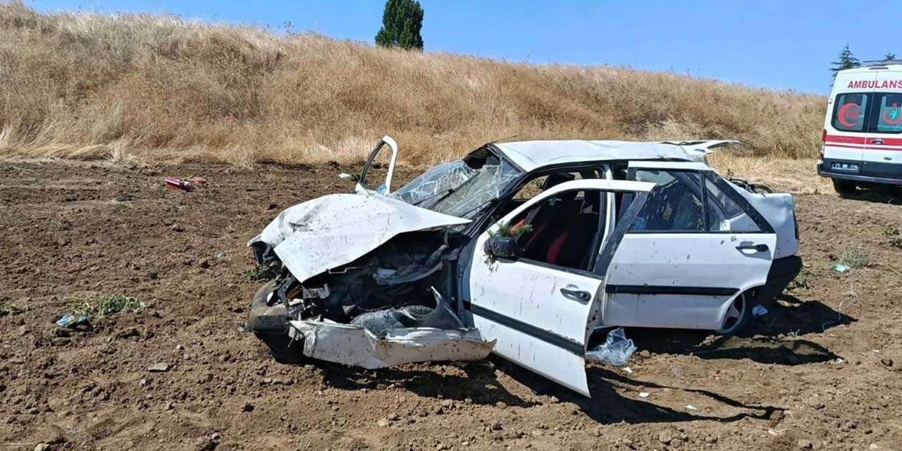 Takla atan otomobil hurdaya döndü