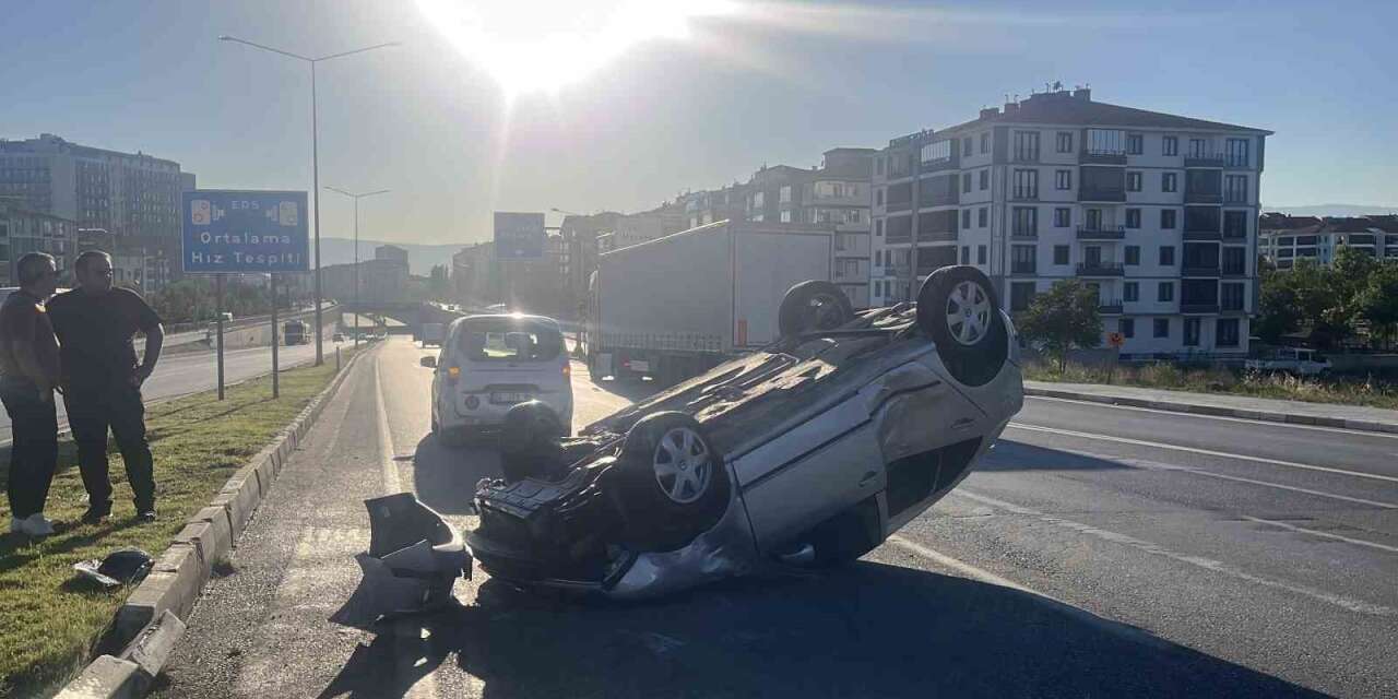 Çorum’da otomobil refüje çıkarak takla attı: 1 yaralı
