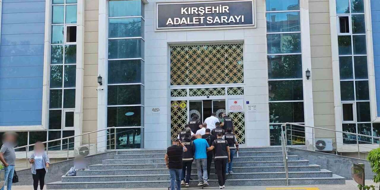 Kırşehir’de iş yerine çağırdıkları kişileri dövüp gasp ettikleri iddiasıyla 4 şüpheli tutuklandı