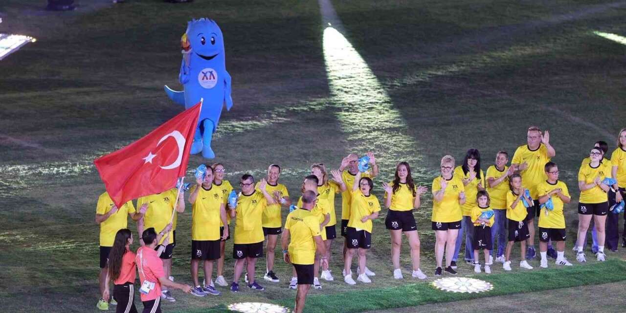 Bakan Bak: "Milli sporcularımızla gurur duyuyoruz"