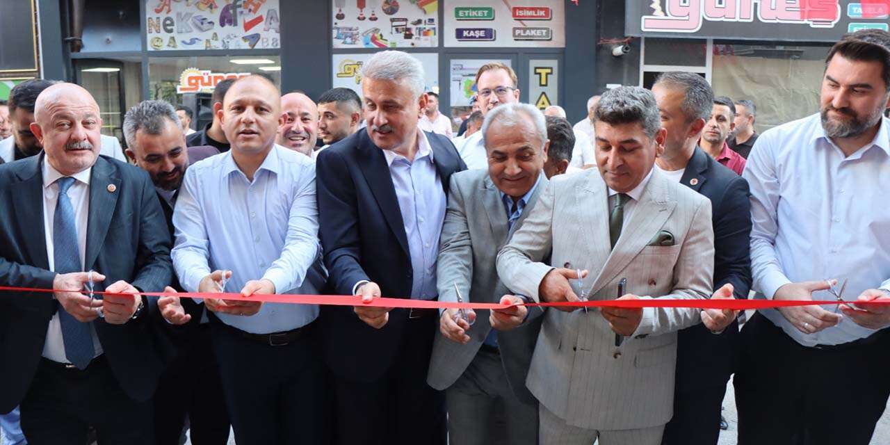 Kuaför Alper "Kadın Kuaförü" hizmete girdi