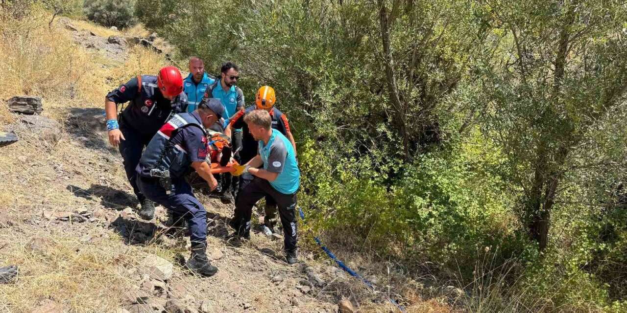 Dere yatağına düşen vatandaş kurtarıldı