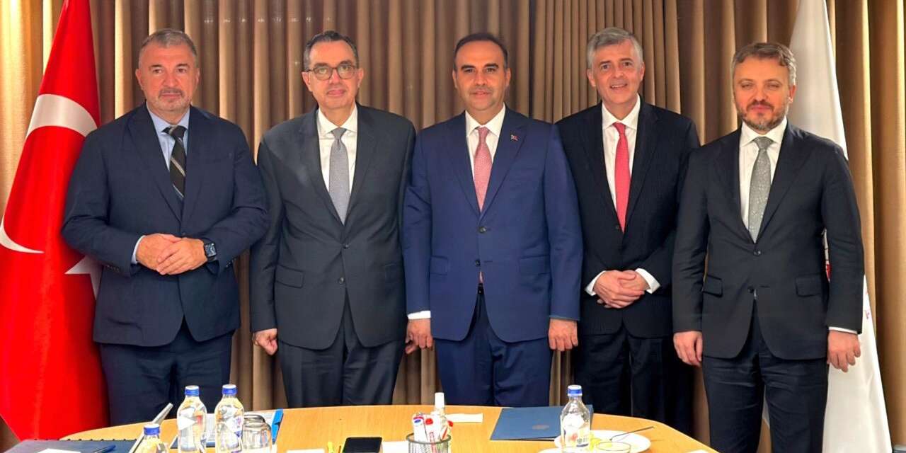 Bakan Kacır, IFC heyeti ile bir araya geldi