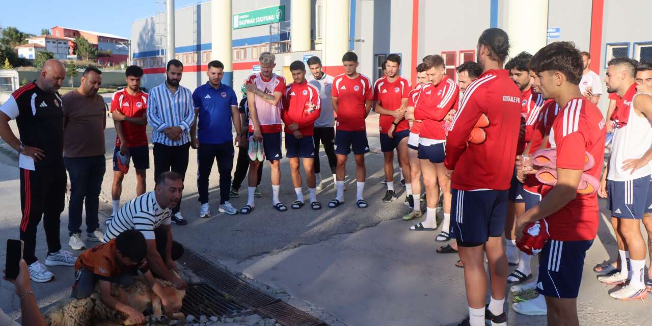 Kırıkkale FK’da sezon öncesi anlamlı gelenek! İlk maç öncesi kurban kesildi