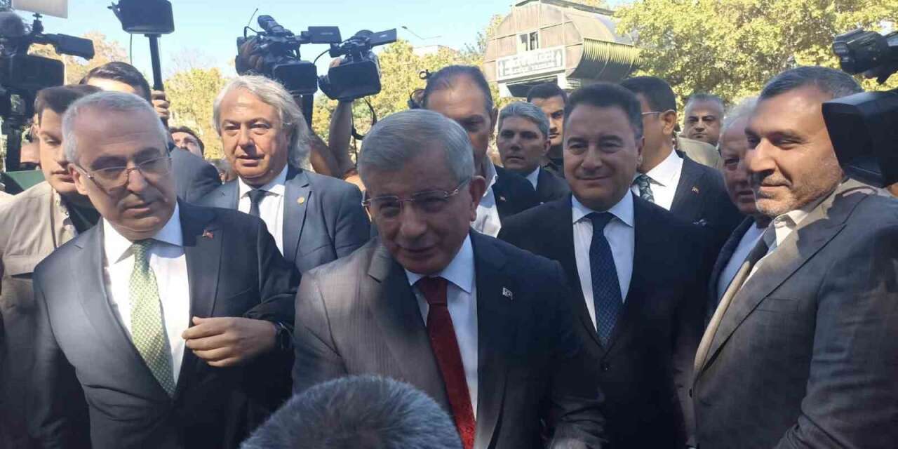 Davutoğlu ifade vermek üzere Ankara Adliyesi’ne geldi
