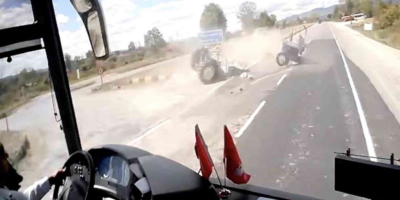 Ciple çarpışan traktör ikiye bölündü