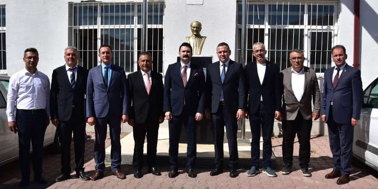 Yükümlüler hem meslek öğrendi hem okulları renklendirdi