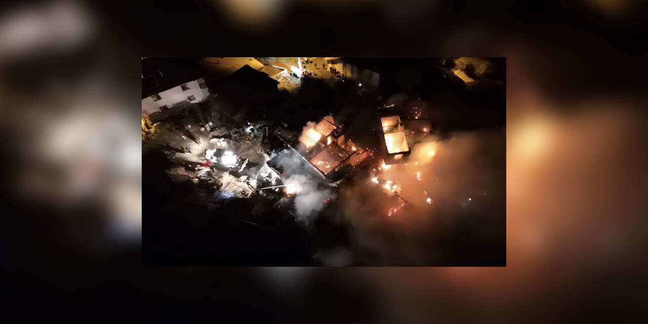 Kuşburnu için yakılan ateş köyde yangın çıkardı!