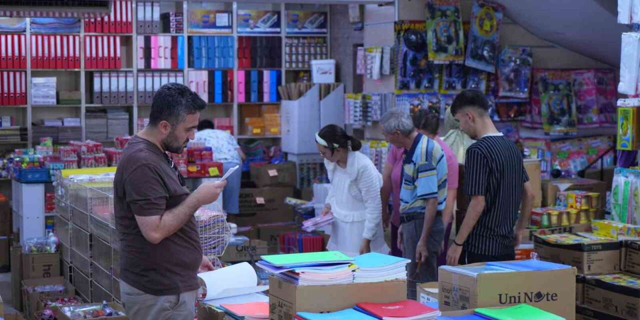 Başkentte okul alışverişi hareketliliği başladı