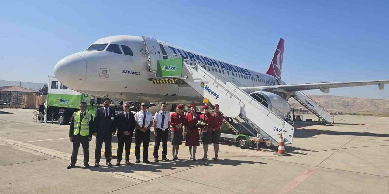 Yenilenen Siirt Havalimanı’na ilk yolcu uçağı indi