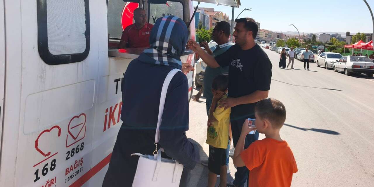 Türk Kızılay’dan öğrenci ve velilere sıcak karşılama