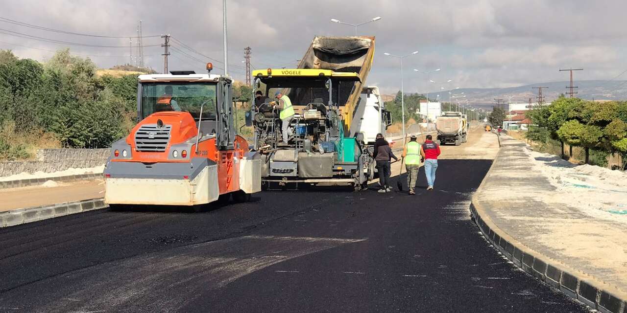 Karakeçili’de o cadde baştan sona yenileniyor! Sıcak asfaltla çehresi değişti