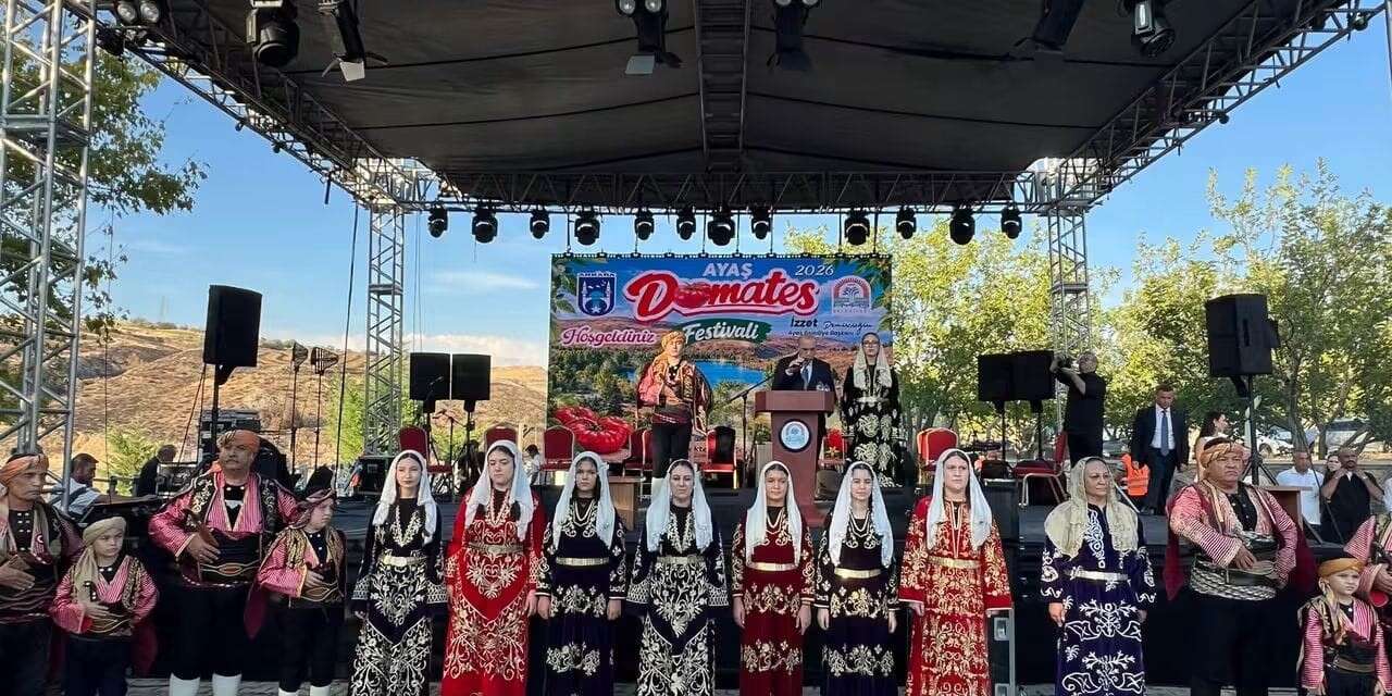 Ayaş Domates Festivali, renkli görüntülerle başladı