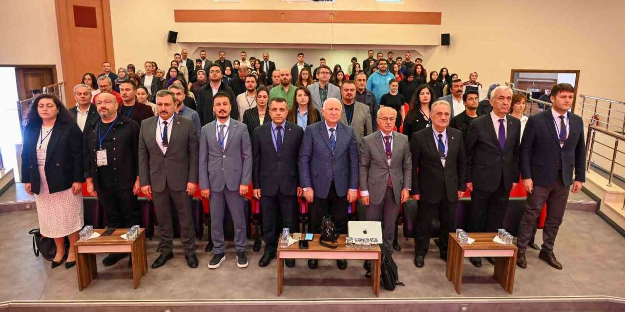 Yapay zeka ve eğitimin geleceği Kastamonu’da masaya yatırılıyor