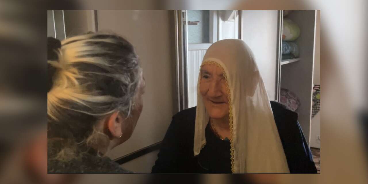 Komşularının ulaşamadığı yaşlı kadın koltuğun üzerinde uyurken bulundu