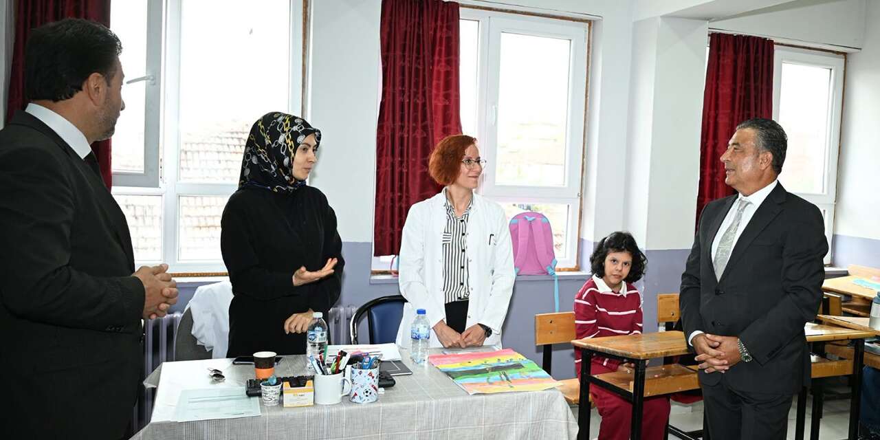 Sınıflara sürpriz ziyaret! Öğrencilerin ilgisi dikkat çekti
