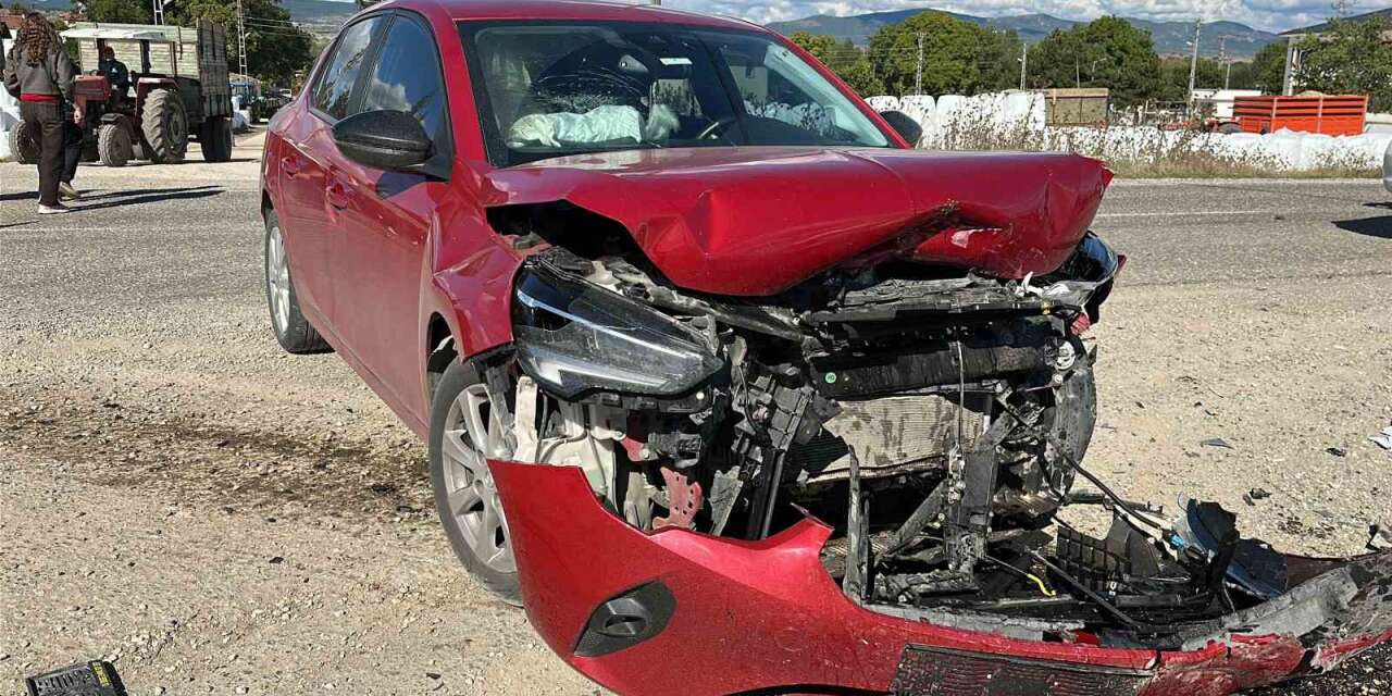 Kastamonu’da iki otomobil çarpıştı: 3 yaralı